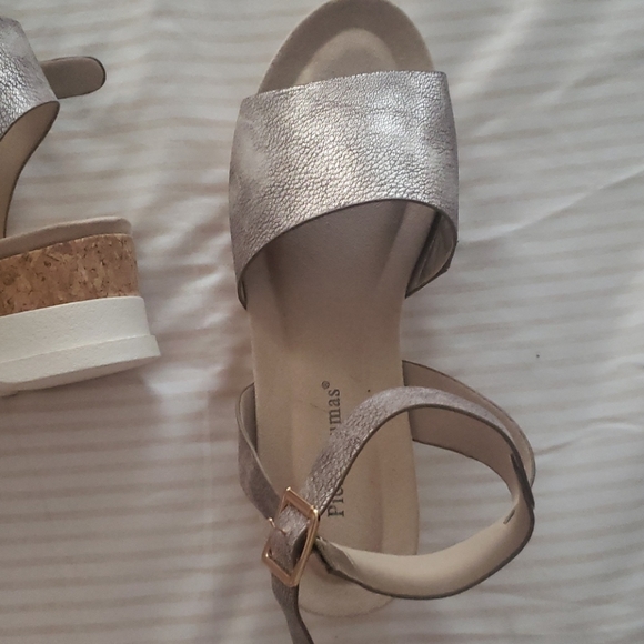 Shoes - Picture 2 of 4